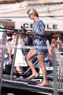 Nicky Rothschild feet photo thumbnail