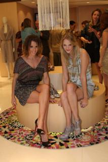 Deborah Secco feet photo thumbnail