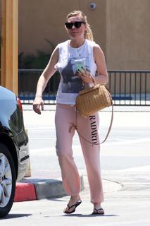 Kirsten Dunst feet photo thumbnail