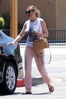 Kirsten Dunst feet photo thumbnail