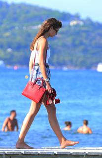 Taylor Hill feet photo thumbnail