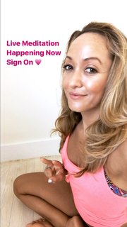 Kino MacGregor feet photo thumbnail