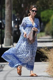 Rachel Bilson feet photo thumbnail