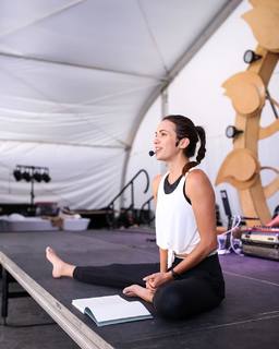 Adriene Mishler feet photo thumbnail