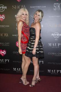 Pixie Lott feet photo thumbnail