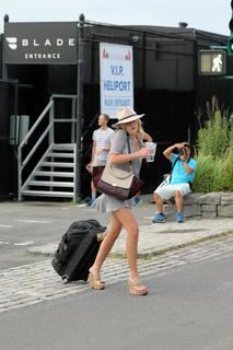 Erin Heatherton feet photo 3
