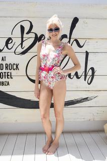 Pixie Lott feet photo thumbnail
