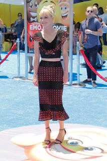 Anna Faris feet photo thumbnail