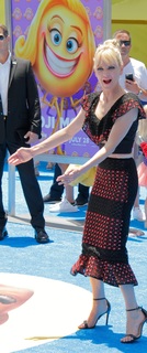 Anna Faris feet photo thumbnail