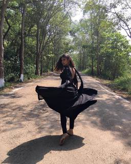 Mouni Roy feet photo thumbnail