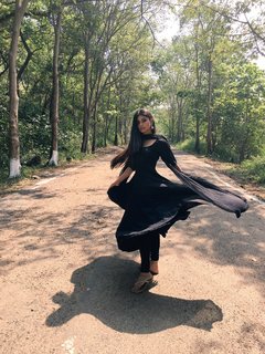 Mouni Roy feet photo thumbnail