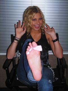 Aly Michalka feet photo thumbnail
