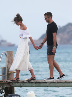 Taylor Hill feet photo thumbnail