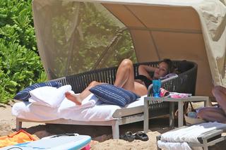 Jessica Alba feet photo thumbnail