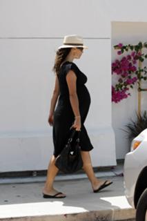 Minnie Driver feet photo thumbnail