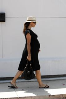 Minnie Driver feet photo thumbnail