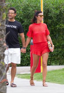 Lucy Mecklenburgh feet photo thumbnail