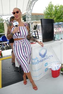 Amber Rose feet photo thumbnail