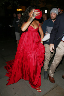 Rihanna feet photo thumbnail