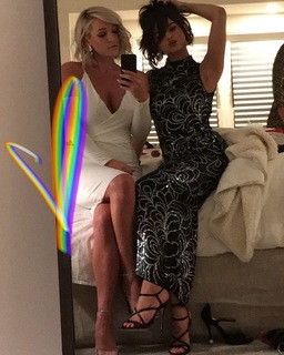 Selena Gomez feet photo thumbnail