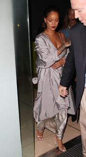 Rihanna feet photo thumbnail