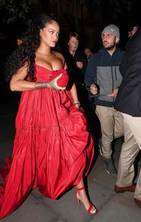 Rihanna feet photo thumbnail