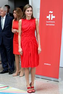 Queen Letizia of Spain feet photo thumbnail