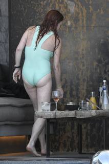 Lindsay Lohan feet photo thumbnail