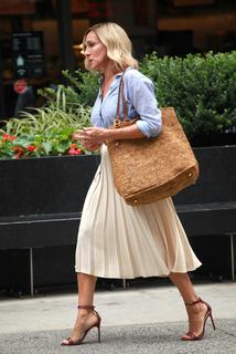 Sarah Jessica Parker feet photo thumbnail