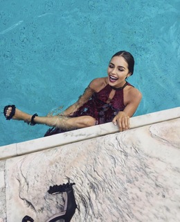 Olivia Culpo feet photo thumbnail
