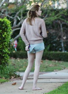 Emma Roberts feet photo thumbnail