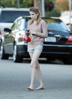 Emma Roberts feet photo thumbnail