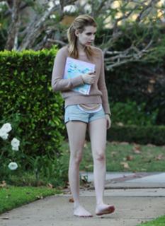Emma Roberts feet photo thumbnail