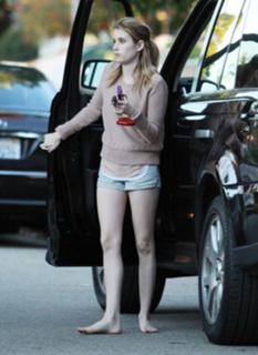 Emma Roberts feet photo thumbnail