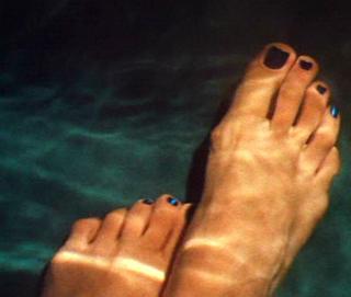 Sandra Bullock feet photo thumbnail