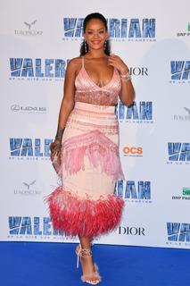 Rihanna feet photo thumbnail