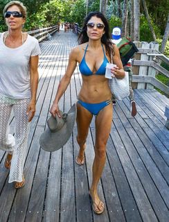 Bethenny Frankel feet photo thumbnail