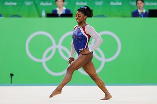 Simone Biles feet photo thumbnail
