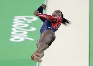 Simone Biles feet photo thumbnail