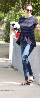 Jennifer Garner feet photo thumbnail