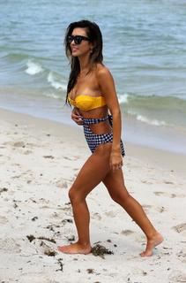 Audrina Patridge feet photo thumbnail