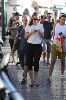 Barbara Palvin feet photo thumbnail
