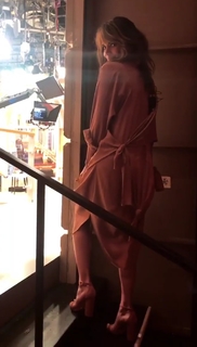 Halle Berry feet photo thumbnail
