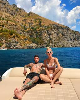 Chiara Ferragni feet photo thumbnail