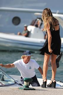 Heidi Klum feet photo thumbnail