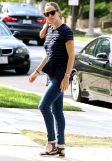 Jennifer Garner feet photo thumbnail
