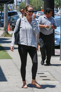 Jennifer Garner feet photo thumbnail