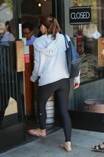Jennifer Garner feet photo thumbnail