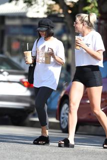 Vanessa Hudgens feet photo thumbnail
