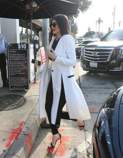 Kylie Jenner feet photo thumbnail